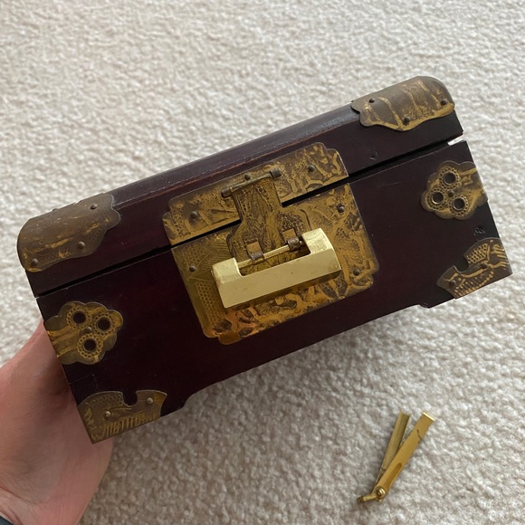 VINTAGE Wooden Chest Jewelry Box Wood and Brass accent with Antique Style Lock - Picture 3 of 11